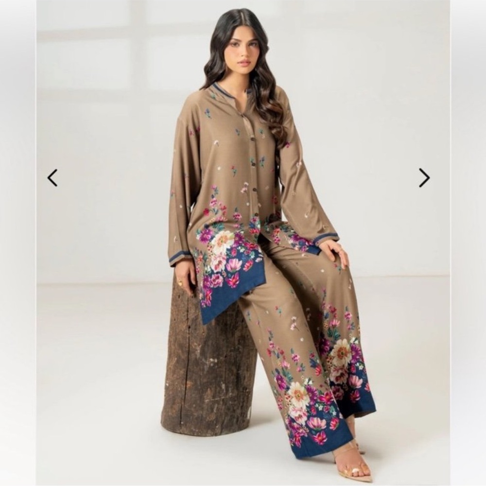 Floral Printed Tan Outfit with Navy Details 2Pc - Picture 4 of 7